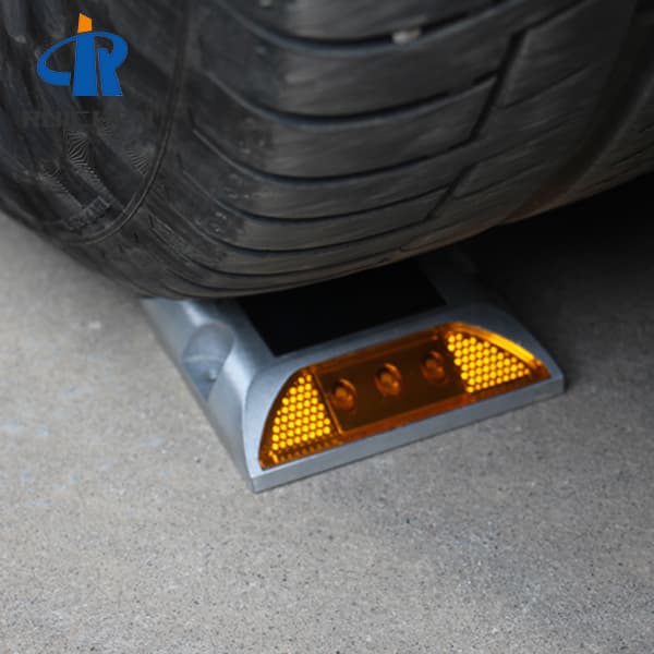 <h3>flashing road stud light with anchors manufacturer</h3>

